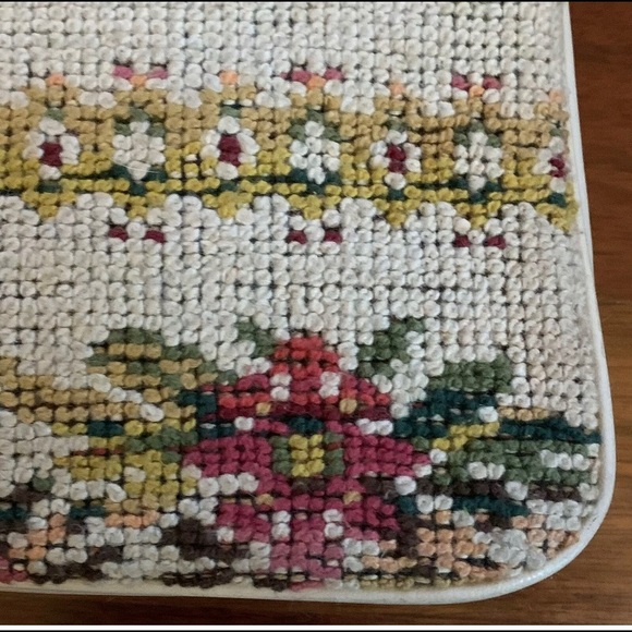 Vintage 1960s Carpet Bag Needlepoint Floral Handbag - Picture 4 of 11